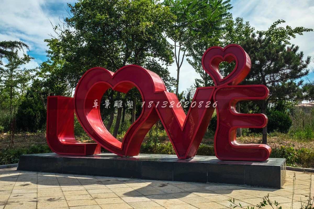 不銹鋼love拼音雕塑，不銹鋼字雕塑