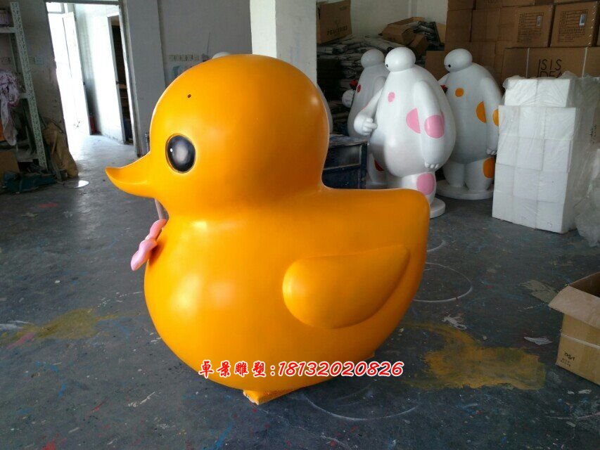 玻璃鋼小黃鴨雕塑，卡通鴨子雕塑
