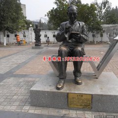 王竹溪銅雕，廣場名人雕塑