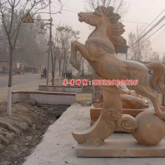石雕奔馬，晚霞紅石雕馬