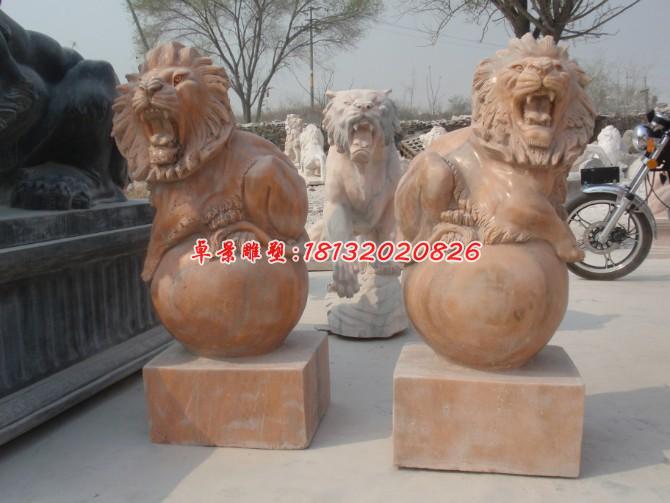 踩球獅子雕塑，晚霞紅石雕西洋獅