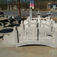 青石小橋雕塑，河邊石雕橋