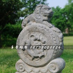 仿古石門墩，獅子抱鼓石