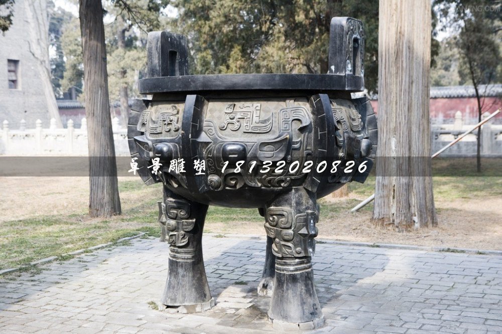 仿古銅鼎，廣場三足銅鼎
