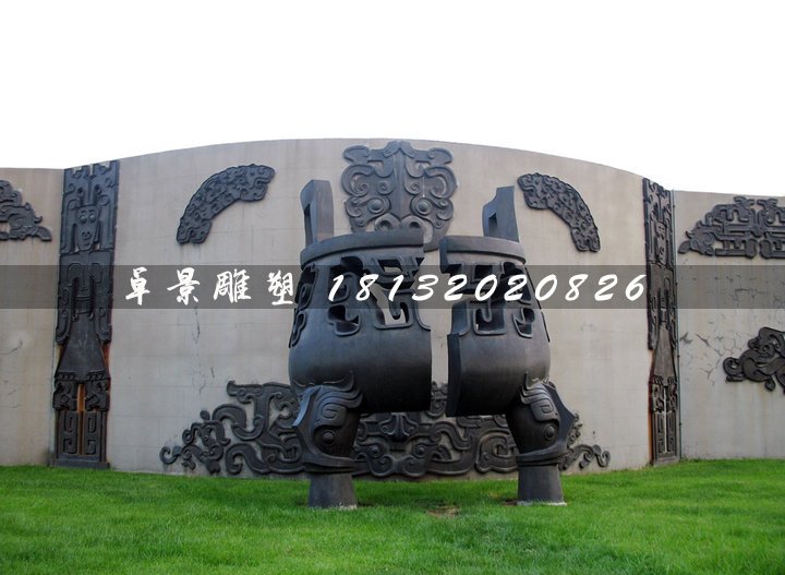 破裂的銅鼎，廣場(chǎng)三足鼎
