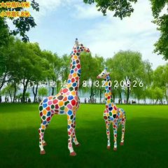 玻璃鋼彩繪長(zhǎng)頸鹿，公園動(dòng)物雕塑