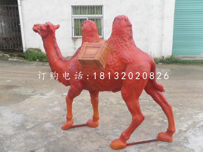 紅色駱駝雕塑，玻璃鋼動物雕塑