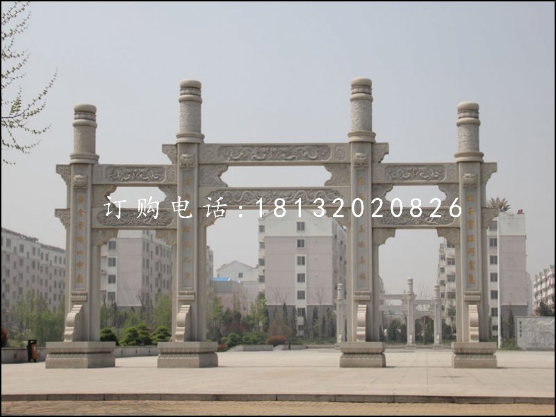 廣場(chǎng)石牌坊,三門(mén)牌坊石雕