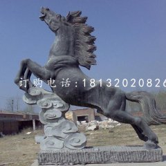 馬踏祥云石雕，青石馬雕塑