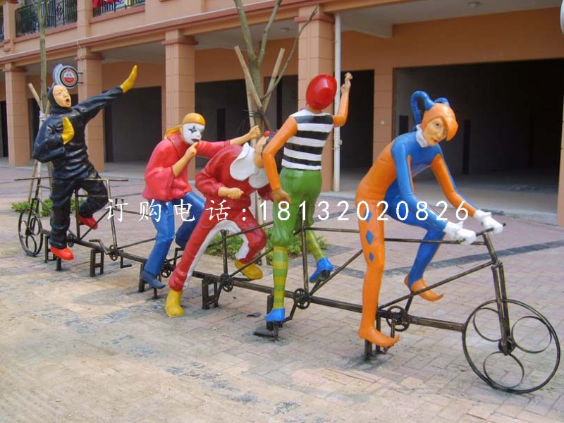小丑騎車雕塑，玻璃鋼彩繪人物.jpg
